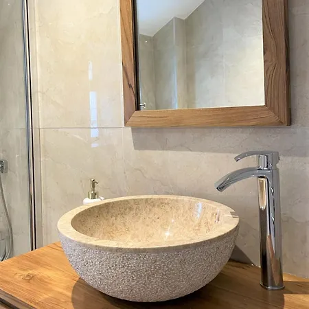 The Little Seahorse - Newly Renovated 5mins Walk The With Hot Tub * Tywardreath